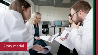 Zespół bioceramiczny z Wydziału Inżynierii Materiałowej i Ceramiki AGH, w którego skład wchodzą: dr hab. inż. Aneta Zima, prof. AGH, dr inż. Joanna Czechowska, mgr inż. Piotr Pańtak oraz mgr inż. Kinga Kowalska Zespół bioceramiczny z Wydziału Inżynierii Materiałowej i Ceramiki AGH, w którego skład wchodzą: dr hab. inż. Aneta Zima, prof. AGH, dr inż. Joanna Czechowska, mgr inż. Piotr Pańtak oraz mgr inż. Kinga Kowalska