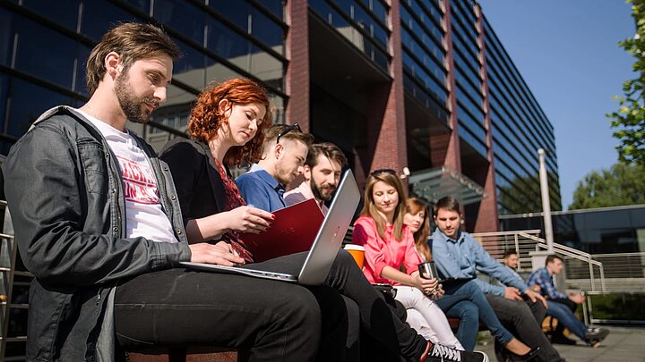  Faculty of Materials Science and Ceramics